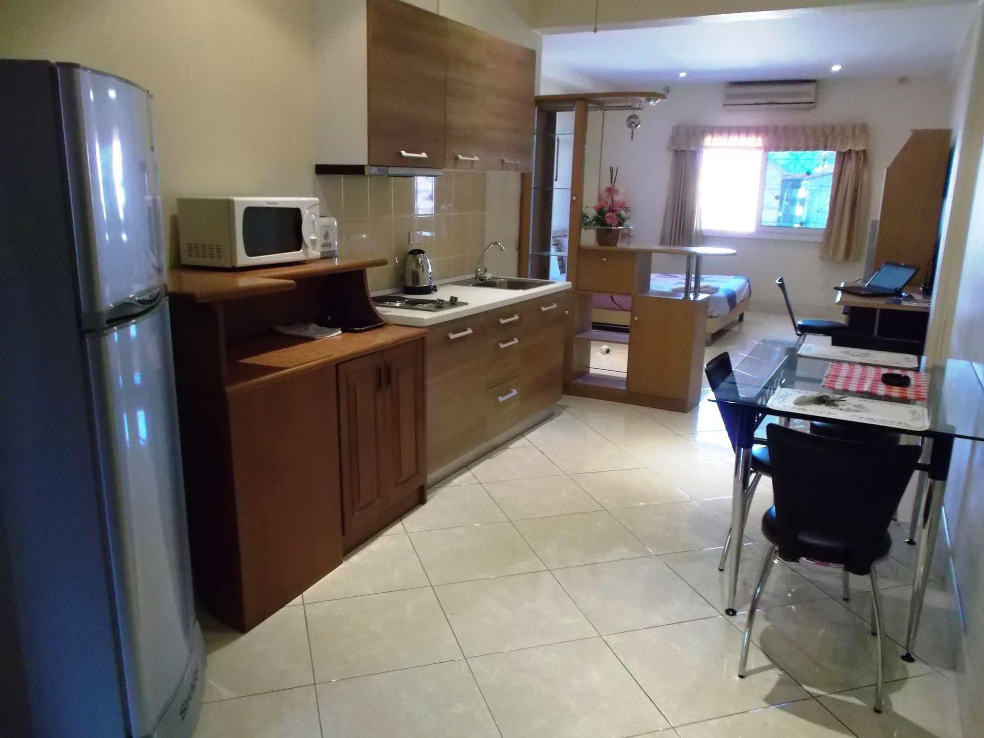 Chaiyapoon Inn Патая Екстериор снимка